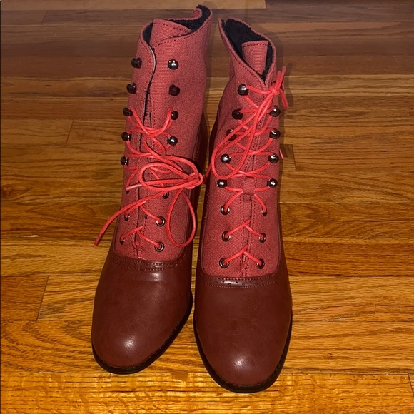 Red Lace up Heeled boots - Picture 2 of 4
